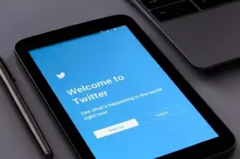 Twitter tests notification banner for suspended, locked accounts